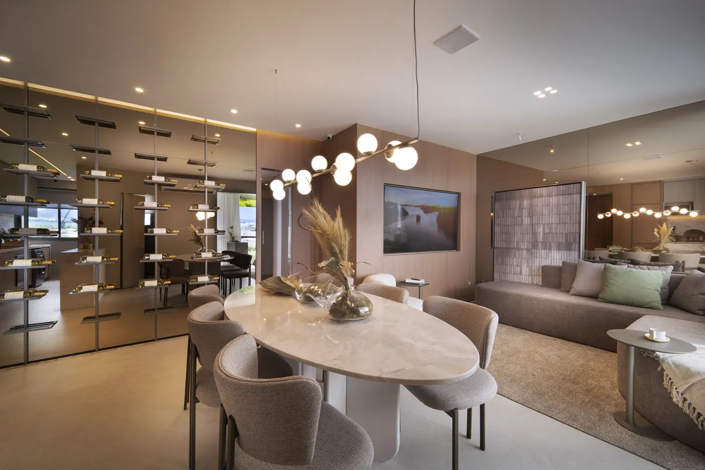 Sala de jantar do decorado de 3 suítes, com mesa oval e pendentes