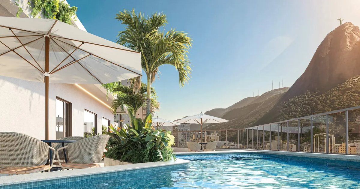 Piscina do rooftop do Guima com o Cristo ao fundo